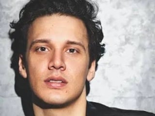 Şarkıcı Edis havaalanında gözaltına alındı