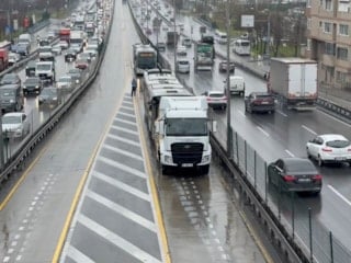 İstanbul'da metrobüs kazası: 4 yolcu yaralandı