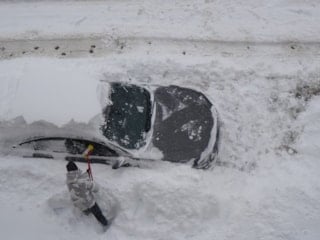 Erzurum’da kar hayatı durma noktasına getirdi