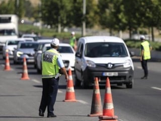 Yürürlüğe girdi: Bunu yapan sürücülere 180 bin TL ceza, trafikten men…