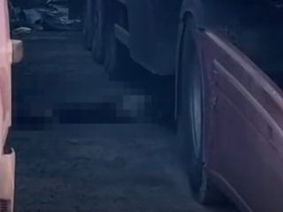 İzmir'de geri manevra yapan tırın altında kalarak can verdi