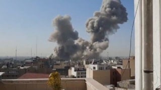 İran'da İsrail'in saldırılarını sevinçle karşıladılar