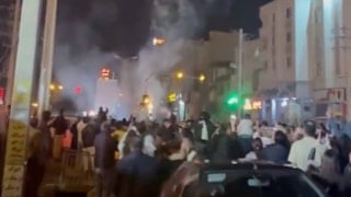 İran'da rejim karşıtları, Hamaney'in ölümünün ardından kutlamalar için sokaklara indi