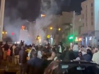 İran'da rejim karşıtları, Hamaney'in ölümünün ardından kutlamalar için sokaklara indi