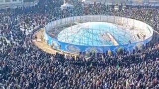 İran'da Hamaney'in ölümü sonrası meydanlara inen kalabalık havadan görüntülendi