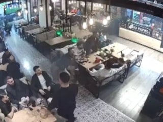 İstanbul'da maç izleyen taraftar gol atılınca bayıldı