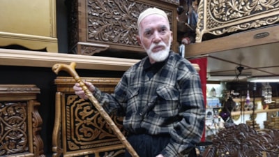 Kahramanmaraş’ta 49 yıllık oymacı, sandık geleneğini yaşatıyor