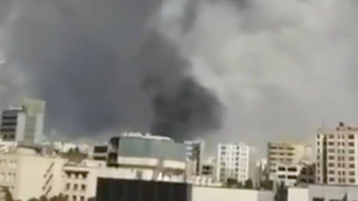 Tahran'da peş peşe patlama sesleri