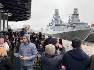 Avrupa’daki Türklerden Rotterdam’da TCG Anadolu’ya yoğun ilgi