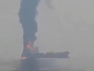 İran, Hürmüz Boğazı'nda bir petrol tankeri vurdu