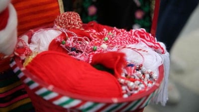 Kırmızı beyaz iplerin bilinmeyen sırrı! İşte Marteniçka'nın asıl anlamı...