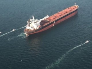 İran, Hürmüz Boğazı'nı kapattı: Olağanüstü gemi yoğunluğu oluştu