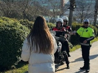 Aydın'da sınav öncesi kimliğini unutan öğrencinin yardımına motorize polis timi yetişti