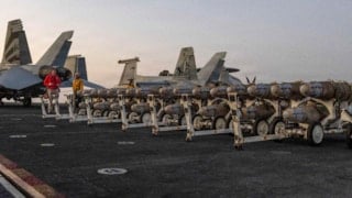 ABD, İran'ın 9 donanma gemisini imha etti