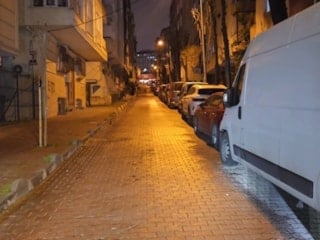 İstanbul'da maskeli saldırganlar bir genci bacağından vurdu