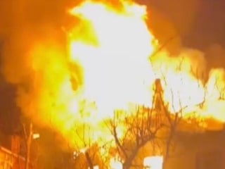 Kastamonu'da iki katlı ev alevlere teslim oldu