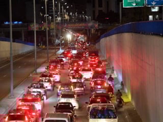 Beyrut'ta binlerce kişi göç etmeye başladı