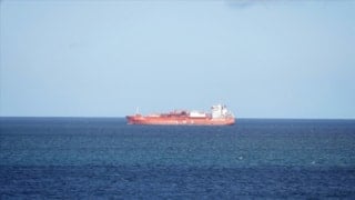 Hürmüz Boğazı'nda trafik durdu: Petrol fiyatları yükseldi