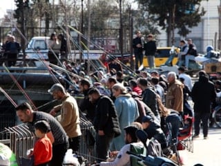 Adana'da yasağın başladığı gün balık tutanlar görüntülendi