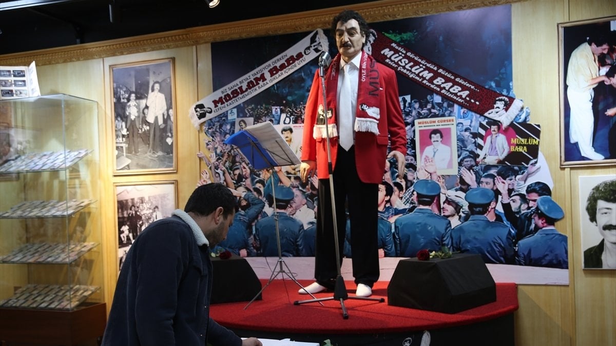 Arabeskin unutulmaz sesi “Müslüm Baba” Şanlıurfa’daki müzede anılıyor