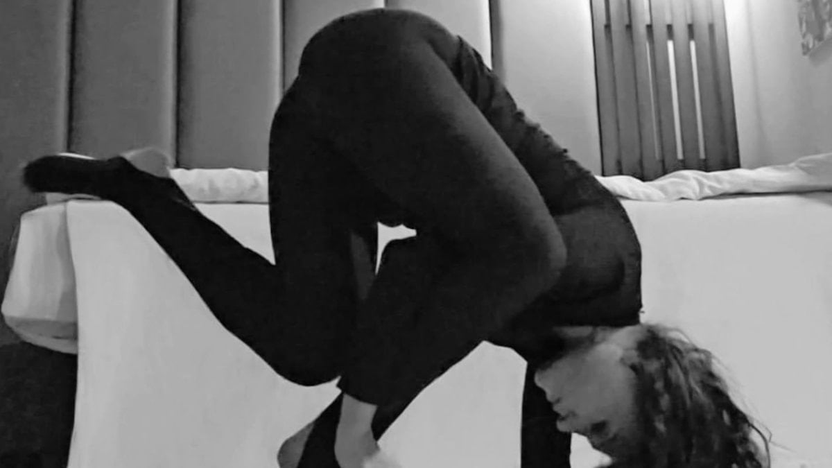 Uzak Şehir'in Fidan'ı İlkay Kayku'dan yoga pozları geldi