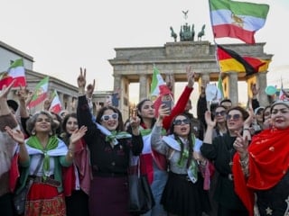 Hamaney'in ölümü Avrupa'daki muhalif İranlıları sokağa döktü