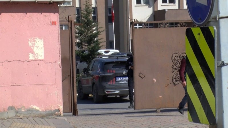 İstanbul'da Lisede Öğretmen Hayatını Kaybetti