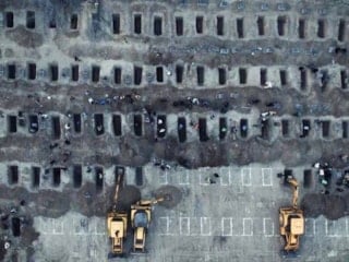 Abbas Arakçi, katledilen ilkokul öğrencilerinin mezar yerlerini paylaştı