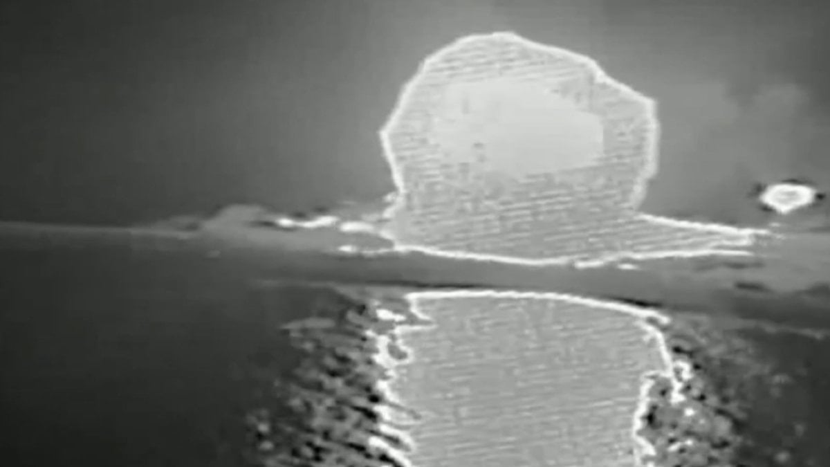 ABD, İran'ın Umman Körfezi'ndeki 11 gemisini batırdı