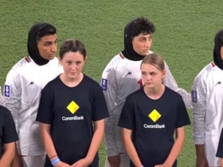 İranlı kadın futbolcular seremonide milli marşı söylemedi