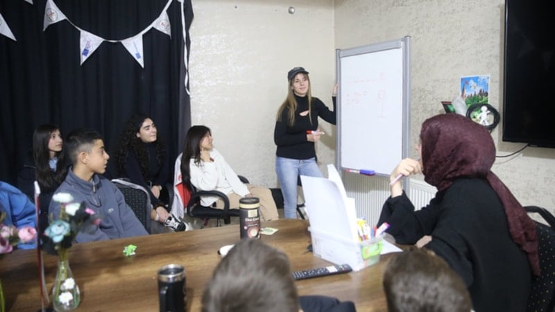 Siirt’te uluslararası konuşma kulübü: Gençler İngilizceyi yaşayarak öğreniyor