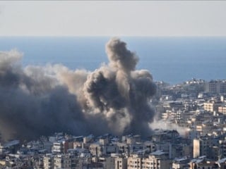 İsrail, Beyrut'ta Hizbullah'a bağlı bir radyo binasını hedef aldı