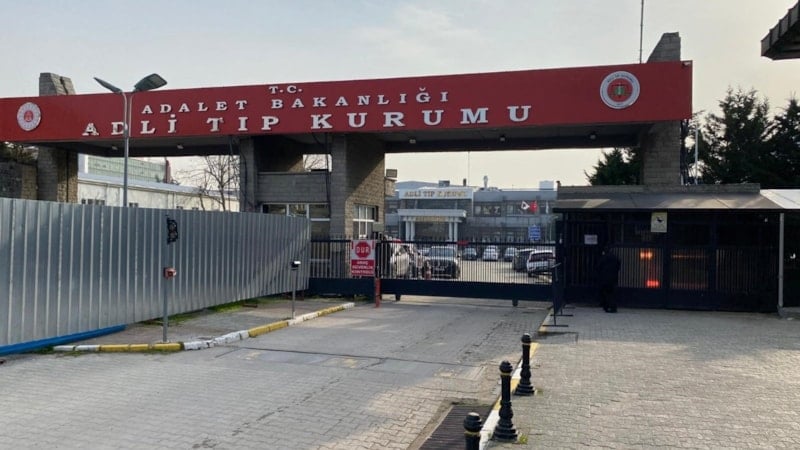 İstanbul'da okul saldırısında hayatını kaybeden öğretmenin cenazesi yakınlarına teslim edildi