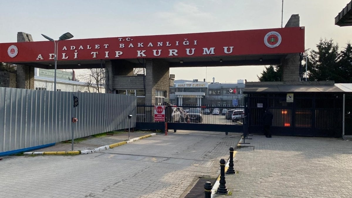 İstanbul'da okul saldırısında hayatını kaybeden öğretmenin cenazesi yakınlarına teslim edildi