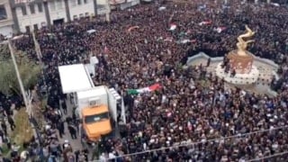 İran'da yas: ABD'nin okul saldırısında ölen kız öğrenciler defnediliyor