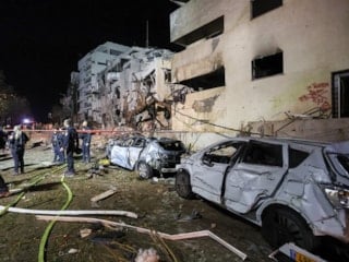 İran'ın füzeleri Demir Kubbe'yi geçti: Tel Aviv'de hasar büyük