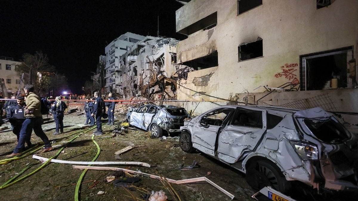 İran'ın füzeleri Demir Kubbe'yi geçti: Tel Aviv'de hasar büyük