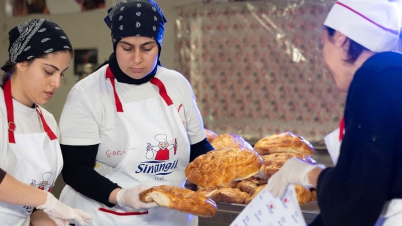 Sinangil ve Gönül Mutfağı’ndan Hatay’da kadınlara özel pide atölyesi