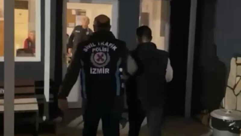 İzmir'de otobüsün önünü kesen sürücüye 182 bin lira ceza kesildi