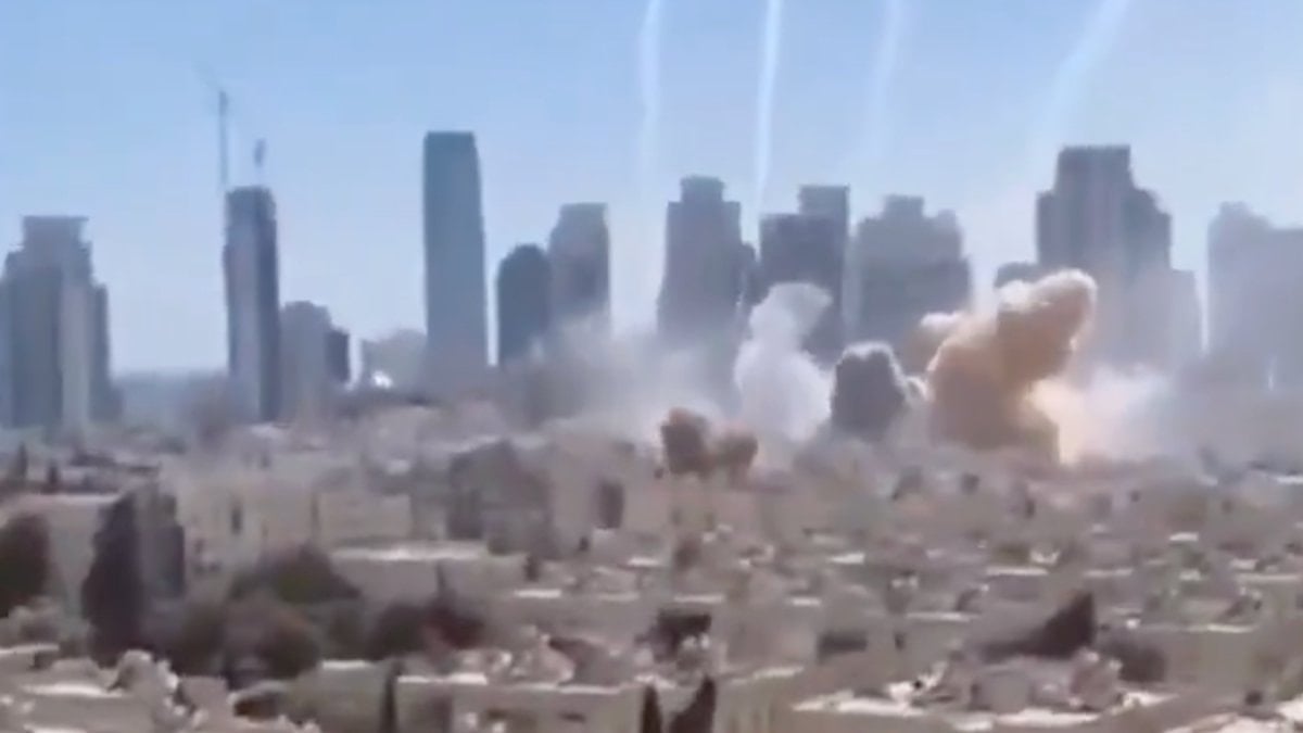 İran'ın, Tel Aviv'i vuran füzelerine ilişkin yeni görüntüler ortaya çıktı