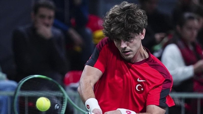 Yankı Erel'in BAE'de oynadığı maç güvenlik alarmı nedeniyle yarıda kaldı