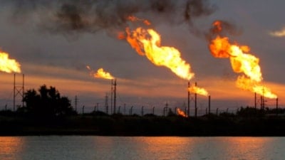 Hürmüz Boğazı kapatıldı: Irak, Basra'daki Rumeyle sahasında petrol üretimini durdurdu