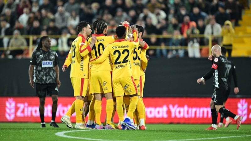 Alanyaspor'u iki golle geçtiler! Galatasaray, lider olarak çeyrek finale çıktı