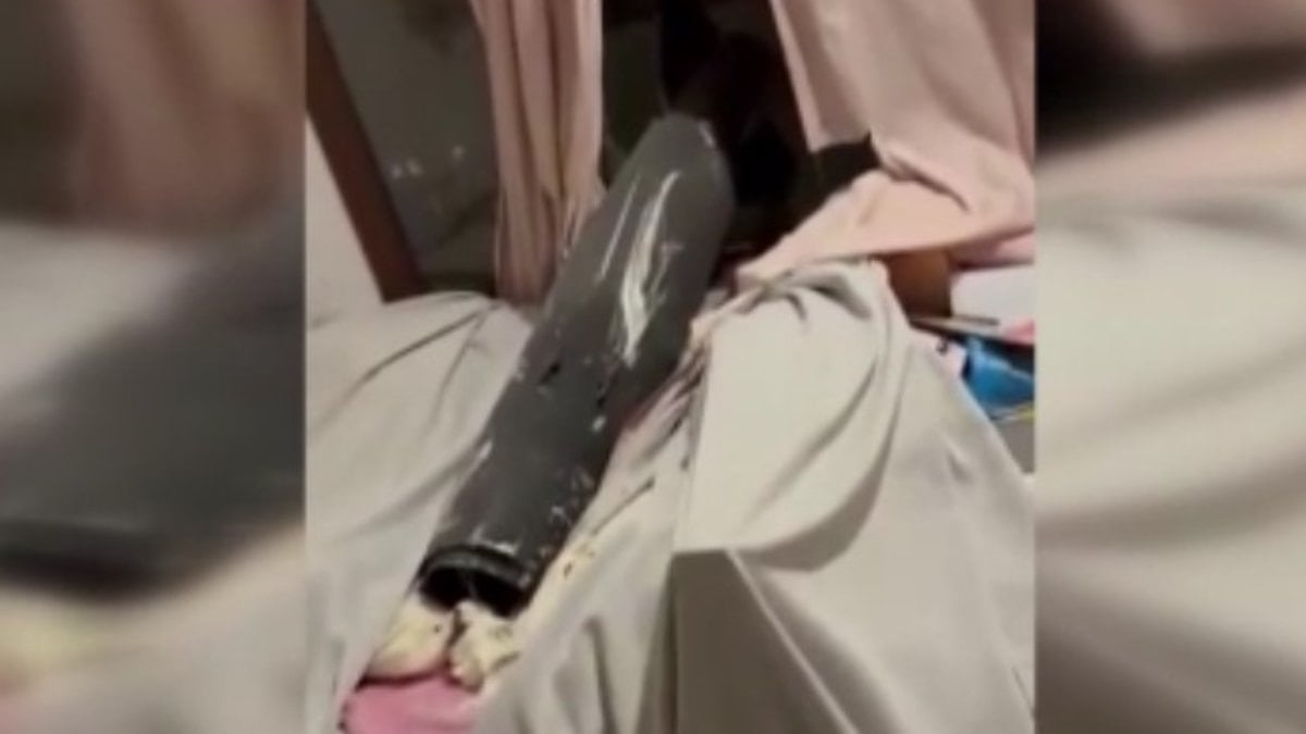 Kuveyt’te engellenen füzenin enkazı eve düştü