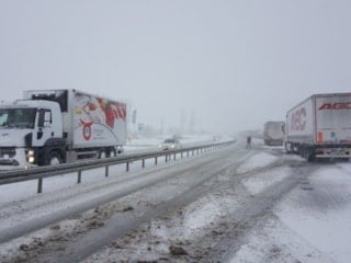 Erzincan’da kar ve sis hayatı yavaşlattı