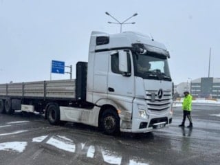 Erzincan’da kar ulaşımı aksattı: 335 köy yolu kapalı