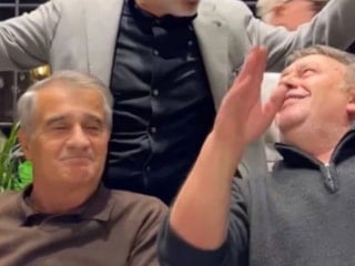 Şenol Güneş ve İsmail Türüt'ten "Ben seni sevduğumi" performansı