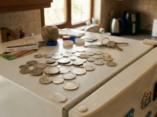 İlginç Feng Shui ritüeli: Buzdolabının üstüne bozuk para koymak
