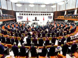 Sosyal medya ve doğum iznine yönelik düzenlemeler Meclis'te