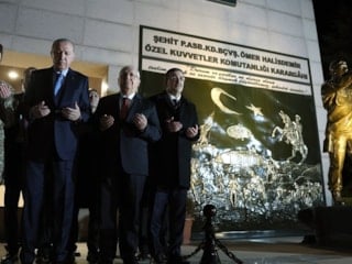 Cumhurbaşkanı Erdoğan, Ömer Halisdemir Anıtı'nda dua etti